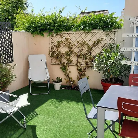 Splendid House With Patio Close To The Sea!