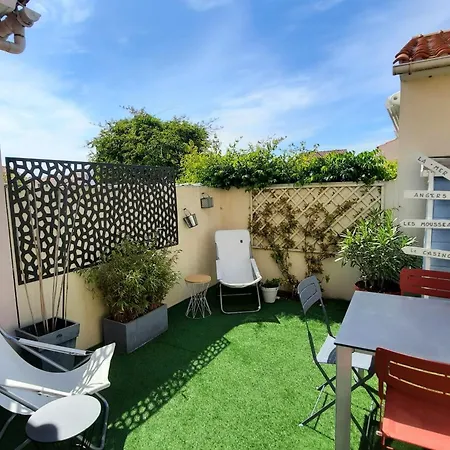 Splendid House With Patio Close To The Sea! *