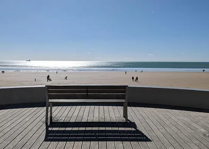 Splendid House With Patio Close To The Sea!